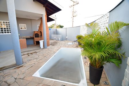 Casa à venda com 240m², 3 quartos e 4 vagasPiscina