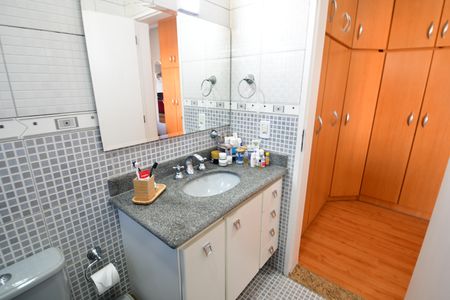 Casa à venda com 240m², 3 quartos e 4 vagasBanheiro Suíte