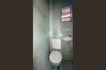 Banheiro de casa para alugar com 1 quarto, 25m² em Marechal Hermes, Rio de Janeiro