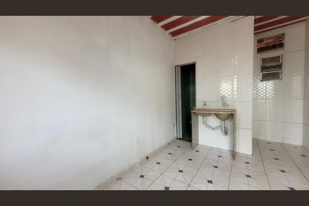 Cozinha  de casa para alugar com 1 quarto, 25m² em Marechal Hermes, Rio de Janeiro