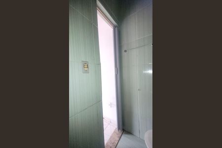 Banheiro de casa para alugar com 1 quarto, 25m² em Marechal Hermes, Rio de Janeiro