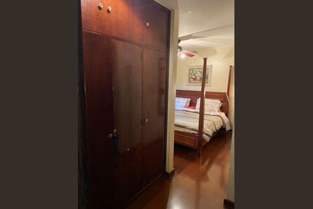 Casa à venda com 4 quartos, 315m² em Cidade Dutra, São Paulo