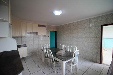 Casa para alugar com 300m², 3 quartos e 2 vagas