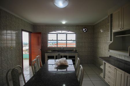 Casa para alugar com 300m², 3 quartos e 2 vagas