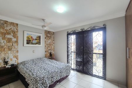 Casa à venda com 200m², 3 quartos e 2 vagas Casa à venda com 200m², 3 quartos e 2 vagasSuíte