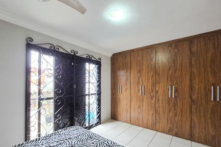 Casa à venda com 200m², 3 quartos e 2 vagas Casa à venda com 200m², 3 quartos e 2 vagasSuíte