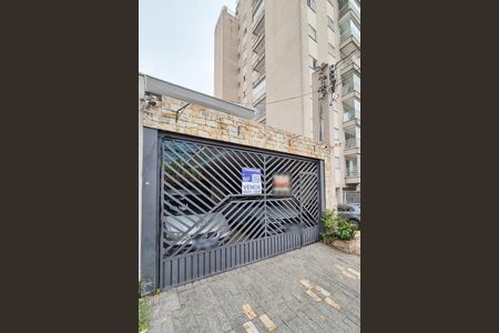 Casa à venda com 200m², 3 quartos e 2 vagas Casa à venda com 200m², 3 quartos e 2 vagasFachada