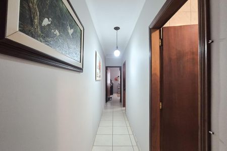 Casa à venda com 200m², 3 quartos e 2 vagas Casa à venda com 200m², 3 quartos e 2 vagascorredor