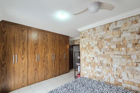 Casa à venda com 200m², 3 quartos e 2 vagas Casa à venda com 200m², 3 quartos e 2 vagasSuíte