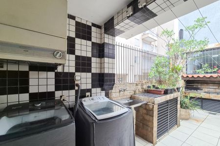 Casa à venda com 200m², 3 quartos e 2 vagas Casa à venda com 200m², 3 quartos e 2 vagasÁrea de Serviço