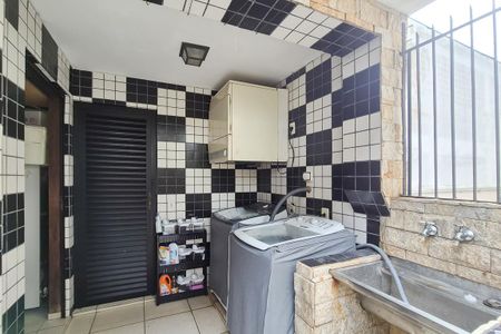 Casa à venda com 200m², 3 quartos e 2 vagas Casa à venda com 200m², 3 quartos e 2 vagasÁrea de Serviço