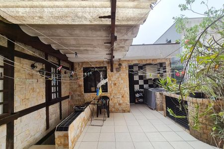 Casa à venda com 200m², 3 quartos e 2 vagas Casa à venda com 200m², 3 quartos e 2 vagasQuintal