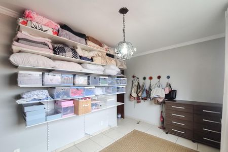 Casa à venda com 200m², 3 quartos e 2 vagas Casa à venda com 200m², 3 quartos e 2 vagasQuarto 2