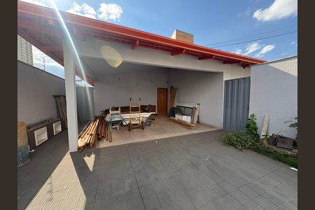 Casa à venda com 155m², 3 quartos e 4 vagas Casa à venda com 155m², 3 quartos e 4 vagasGaragem