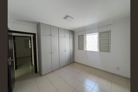 Casa à venda com 155m², 3 quartos e 4 vagas Casa à venda com 155m², 3 quartos e 4 vagasQuarto 3