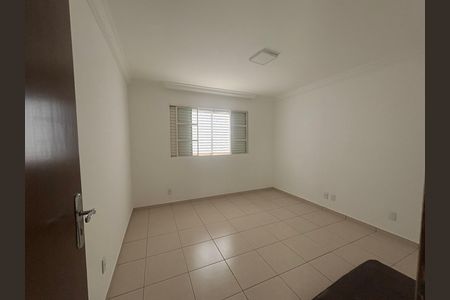 Casa à venda com 155m², 3 quartos e 4 vagas Casa à venda com 155m², 3 quartos e 4 vagasQuarto 2