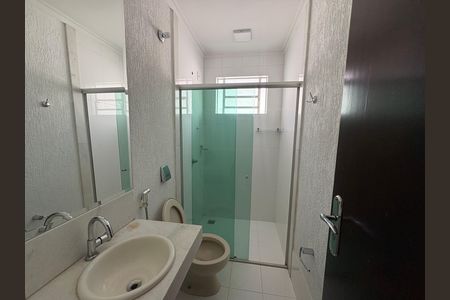 Banheiro Social de casa à venda com 3 quartos, 155m² em Jardim Atlantico, Goiânia