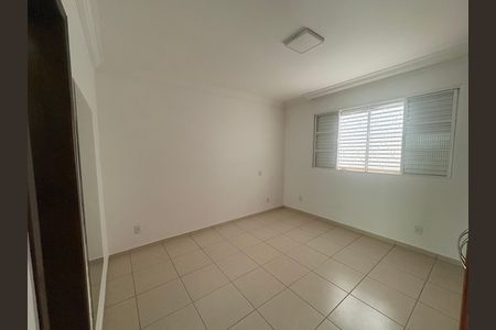 Casa à venda com 155m², 3 quartos e 4 vagas Casa à venda com 155m², 3 quartos e 4 vagasQuarto 2