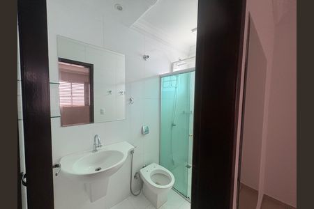 Banheiro da Suíte de casa à venda com 3 quartos, 155m² em Jardim Atlantico, Goiânia