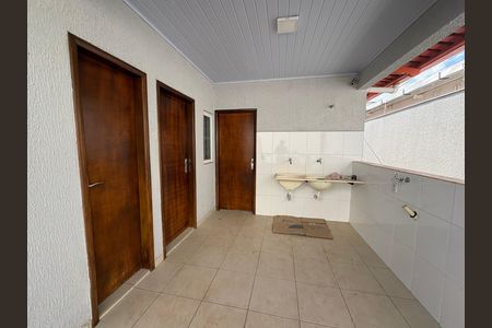 Casa à venda com 155m², 3 quartos e 4 vagas Casa à venda com 155m², 3 quartos e 4 vagasLavanderia