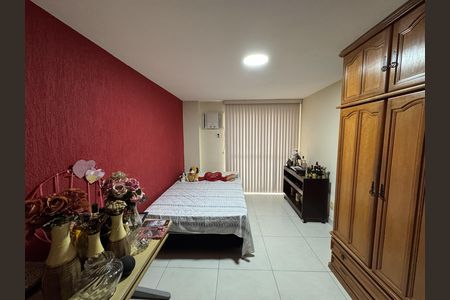 Apartamento à venda com 210m², 4 quartos e 2 vagasQuarto