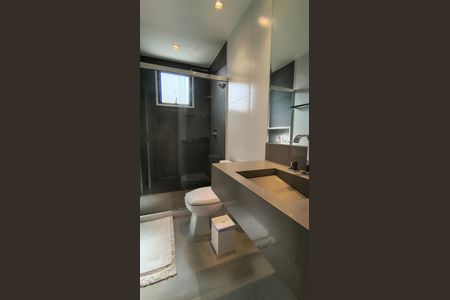 Casa de condomínio à venda com 330m², 6 quartos e 2 vagas Casa de condomínio à venda com 330m², 6 quartos e 2 vagasBanheiro da Suíte 5 e Social
