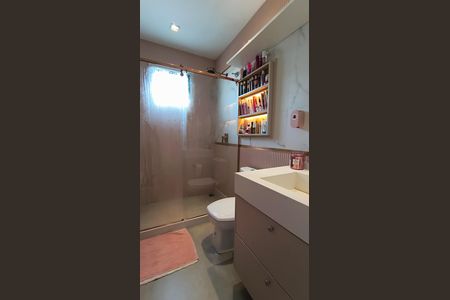 Casa de condomínio à venda com 330m², 6 quartos e 2 vagas Casa de condomínio à venda com 330m², 6 quartos e 2 vagasBanheiro da Suíte 2