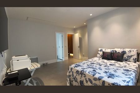 Casa de condomínio à venda com 330m², 6 quartos e 2 vagas Casa de condomínio à venda com 330m², 6 quartos e 2 vagasSuíte 3
