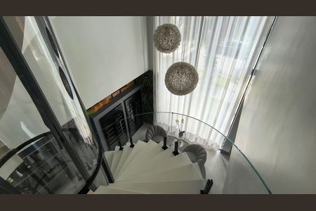 Casa de condomínio à venda com 330m², 6 quartos e 2 vagas Casa de condomínio à venda com 330m², 6 quartos e 2 vagasSala