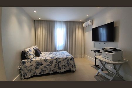 Casa de condomínio à venda com 330m², 6 quartos e 2 vagas Casa de condomínio à venda com 330m², 6 quartos e 2 vagasSuíte 3