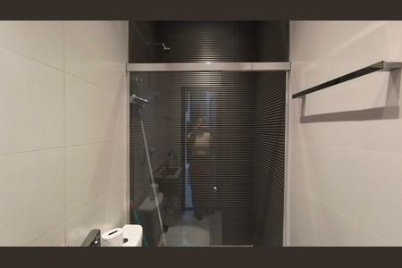 Casa de condomínio à venda com 330m², 6 quartos e 2 vagas Casa de condomínio à venda com 330m², 6 quartos e 2 vagasBanheiro Social