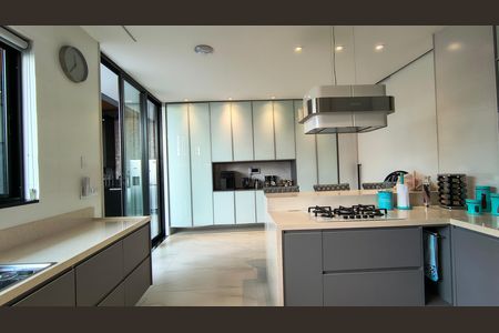Casa de condomínio à venda com 330m², 6 quartos e 2 vagas Casa de condomínio à venda com 330m², 6 quartos e 2 vagasCozinha
