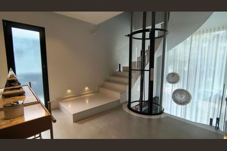 Casa de condomínio à venda com 330m², 6 quartos e 2 vagas Casa de condomínio à venda com 330m², 6 quartos e 2 vagasHall dos Quartos