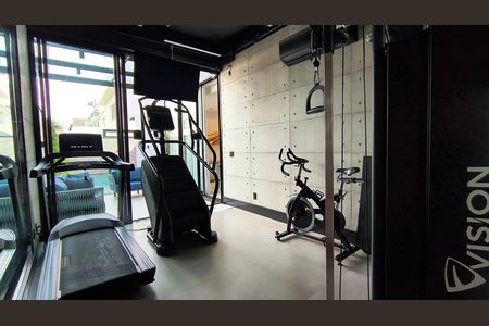 Casa de condomínio à venda com 330m², 6 quartos e 2 vagas Casa de condomínio à venda com 330m², 6 quartos e 2 vagasAcademia