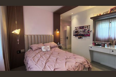 Casa de condomínio à venda com 330m², 6 quartos e 2 vagas Casa de condomínio à venda com 330m², 6 quartos e 2 vagasSuíte 2