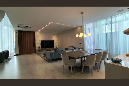 Casa de condomínio à venda com 330m², 6 quartos e 2 vagas Casa de condomínio à venda com 330m², 6 quartos e 2 vagasSala