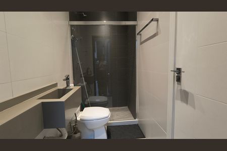 Casa de condomínio à venda com 330m², 6 quartos e 2 vagas Casa de condomínio à venda com 330m², 6 quartos e 2 vagasBanheiro Social