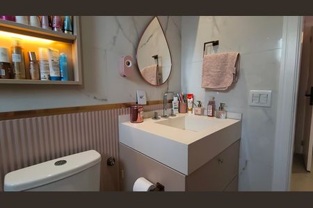 Casa de condomínio à venda com 330m², 6 quartos e 2 vagas Casa de condomínio à venda com 330m², 6 quartos e 2 vagasBanheiro da Suíte 2