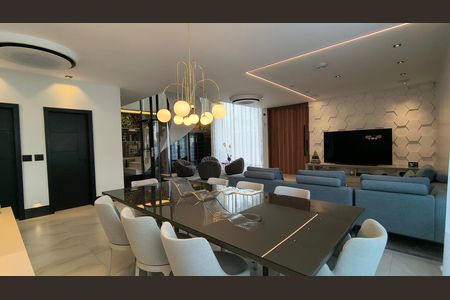 Casa de condomínio à venda com 330m², 6 quartos e 2 vagas Casa de condomínio à venda com 330m², 6 quartos e 2 vagasSala