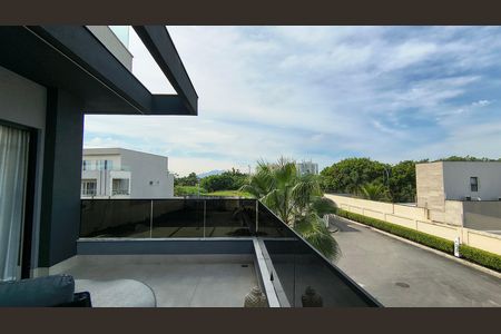 Casa de condomínio à venda com 330m², 6 quartos e 2 vagas Casa de condomínio à venda com 330m², 6 quartos e 2 vagasVaranda da Suíte 1