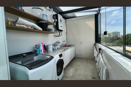 Casa de condomínio à venda com 330m², 6 quartos e 2 vagas Casa de condomínio à venda com 330m², 6 quartos e 2 vagasÁrea de Serviço