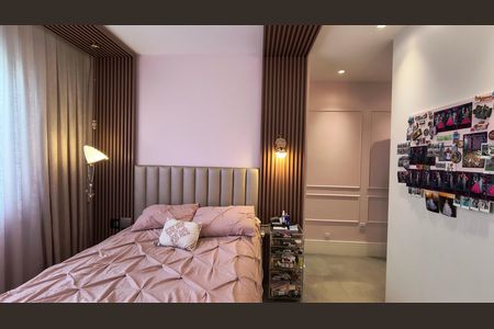 Casa de condomínio à venda com 330m², 6 quartos e 2 vagas Casa de condomínio à venda com 330m², 6 quartos e 2 vagasSuíte 2