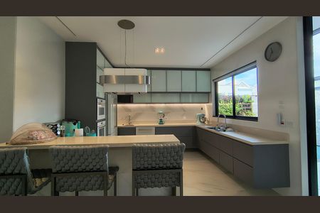 Casa de condomínio à venda com 330m², 6 quartos e 2 vagas Casa de condomínio à venda com 330m², 6 quartos e 2 vagasCozinha