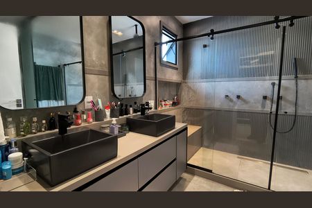 Casa de condomínio à venda com 330m², 6 quartos e 2 vagas Casa de condomínio à venda com 330m², 6 quartos e 2 vagasBanheiro da Suíte 1