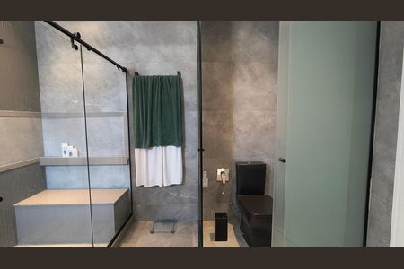 Casa de condomínio à venda com 330m², 6 quartos e 2 vagas Casa de condomínio à venda com 330m², 6 quartos e 2 vagasBanheiro da Suíte 1