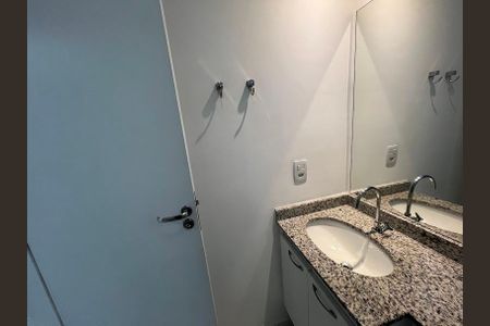 Apartamento para alugar com 70m², 2 quartos e 1 vaga Apartamento para alugar com 70m², 2 quartos e 1 vagaBanheiro da Suíte