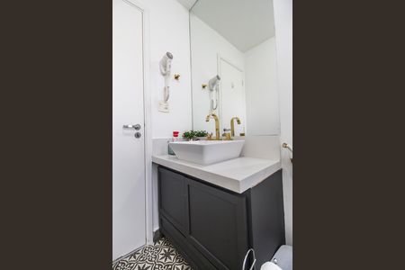 Apartamento à venda com 94m², 2 quartos e 2 vagas Apartamento à venda com 94m², 2 quartos e 2 vagasBanheiro da Suíte