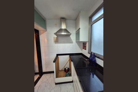 Cozinha de apartamento para alugar com 3 quartos, 61m² em Cardoso, Belo Horizonte