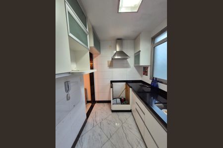 Cozinha de apartamento para alugar com 3 quartos, 61m² em Cardoso, Belo Horizonte