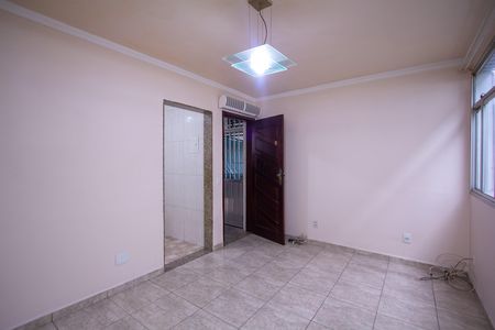 Sala de casa de condomínio para alugar com 2 quartos, 49m² em Colubandê, São Gonçalo